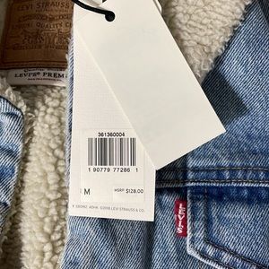 Brand new ORIGINAL LEVIS SHERPA TRUCKER JACKET!